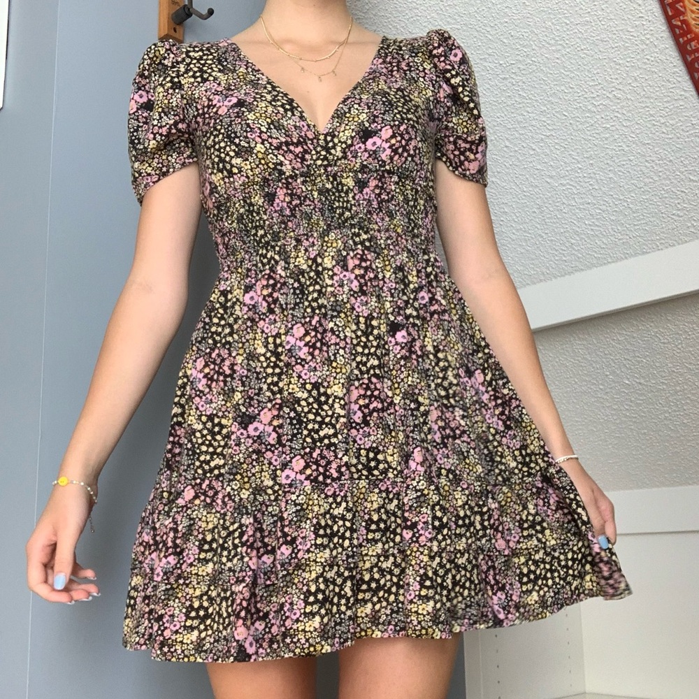 Flowy sundress, floral pattern. V-neck, elastic waste, no zipper